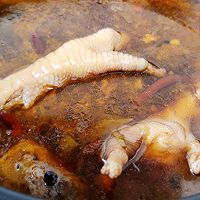 砂锅卤鸡爪的做法图解3