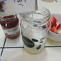 草莓鲜奶的做法图解2