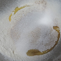 菊花豆沙面包的做法图解1