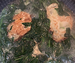 吃菠菜的季节到啦 煎蛋菠菜汤的做法