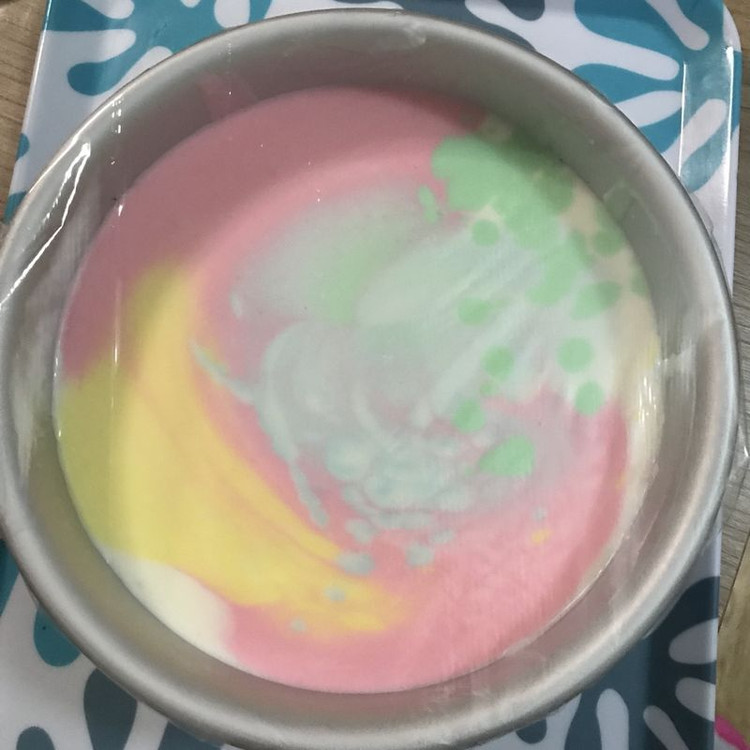彩虹慕斯蛋糕的做法