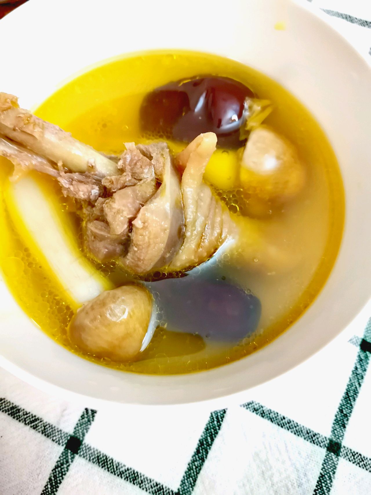 姬松茸鸡汤怎么做_姬松茸鸡汤的做法视频_柳雯_豆果美食
