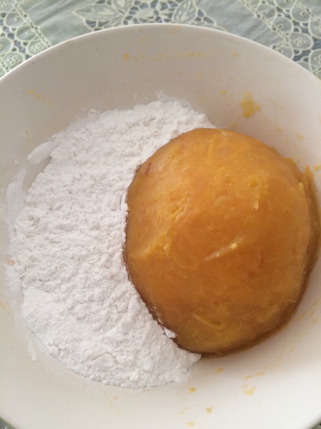 红薯红豆芝麻饼儿的做法图解1