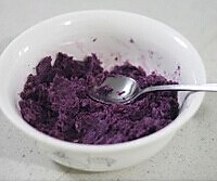 紫薯面包卷的做法图解2