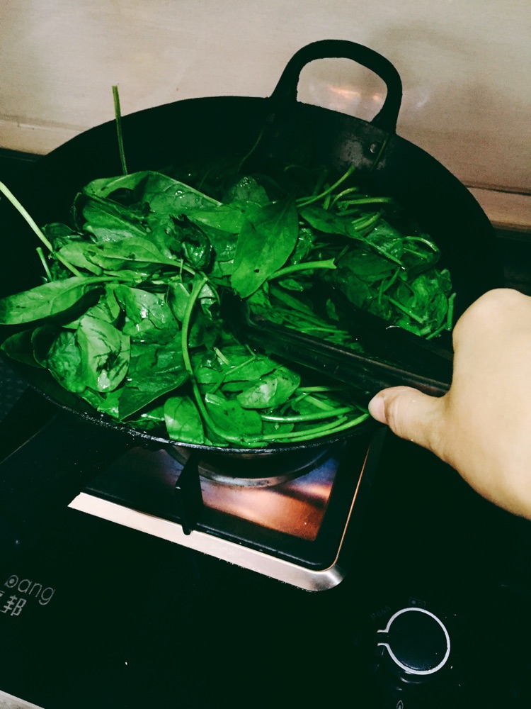 生煎菠菜猪肉包的做法图解1