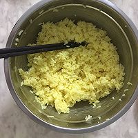 粒粒金黄的沙拉时蔬腊肠蛋炒饭的做法图解3