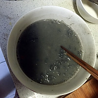 黑芝麻糯米核桃粥的做法图解4