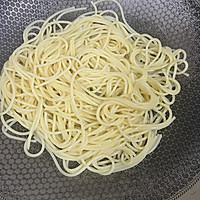 奶油培根意面的做法图解2