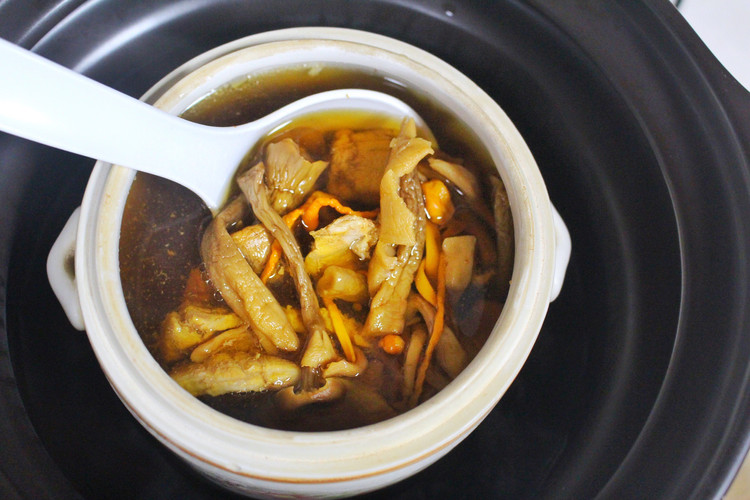 提高免疫力—猪腱杂菌汤的做法