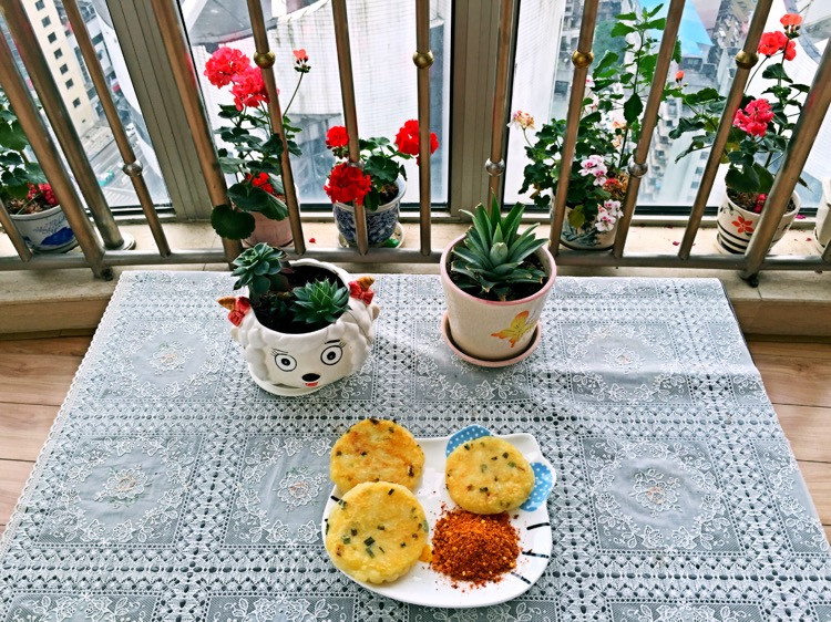 贵阳街头小吃----洋芋粑粑的做法