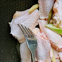 清淡不腻的炖白萝卜鸡翅&简易版鸡汤米线的做法图解5