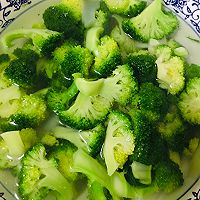 #轻食季怎么吃#蒜香西兰花的做法图解3