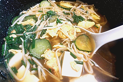 黄瓜金针菇豆腐减脂汤