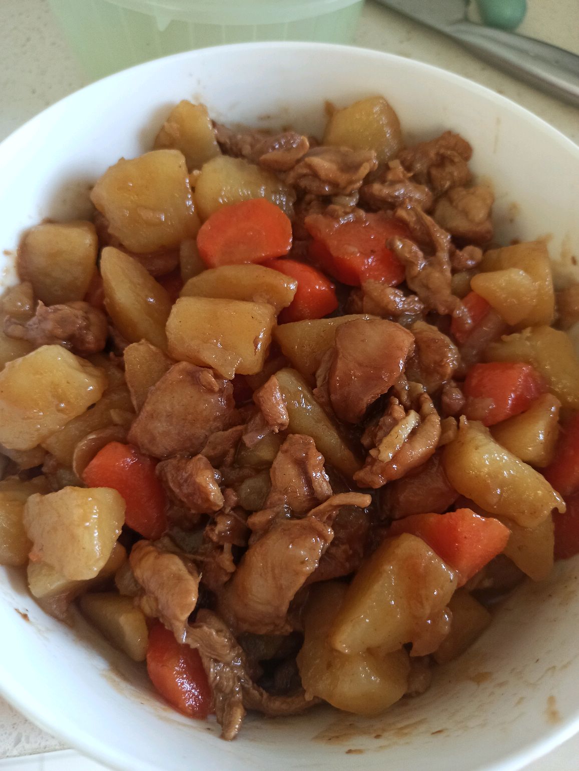 【土豆炖鸡煲】两个鸡腿两个土豆一个小砂锅搞定的下饭菜 - 哔哩哔哩