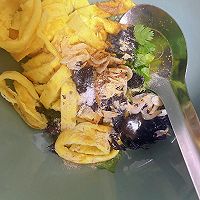 紫菜鱼丸蛋饼汤的做法图解3