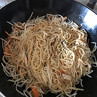 韭菜豆芽素炒面#福临门好面不止用芯造#的做法图解8