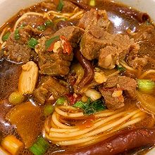 简单又好吃的红烧牛腩面