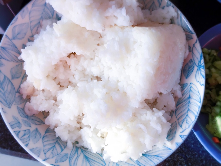 蛋炒饭（特香）的做法图解1