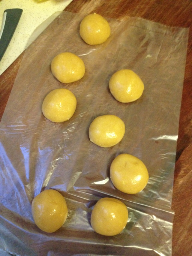 莲蓉蛋黄月饼63G（16个）的做法图解5
