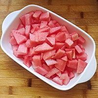 #夏日吃货嘉年华#吃不完的西瓜，赶快做成冰沙吧的做法图解2