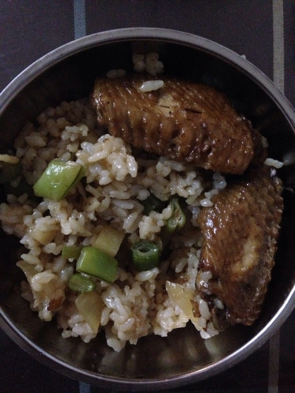 豆角土豆加鸡翅闷米饭（中午剩的米饭）
