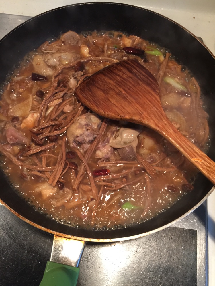 茶树菇炖鸡的做法图解6