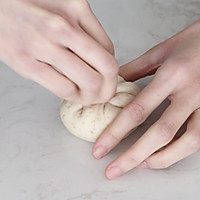 #美食视频挑战赛#德国碱水面包的做法图解11