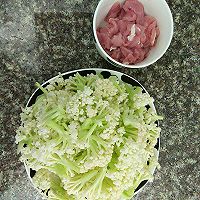 简单易做又好吃滴♥菜花炒肉的做法图解1