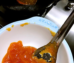 简单自制番茄酱，味道神似亨氏不用秤的做法