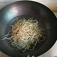 凉拌豆芽的做法图解1