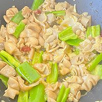 尖椒肥肠的做法图解1
