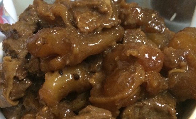 焖牛腩