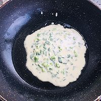 快简早餐：葱花鸡蛋饼的做法图解4