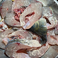 独家黄豆酱红烧鱼块的做法图解1