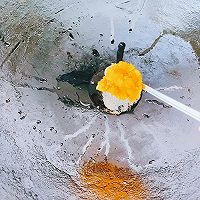 #冬季滋补花样吃法#咸蛋黄焗虾的做法图解11