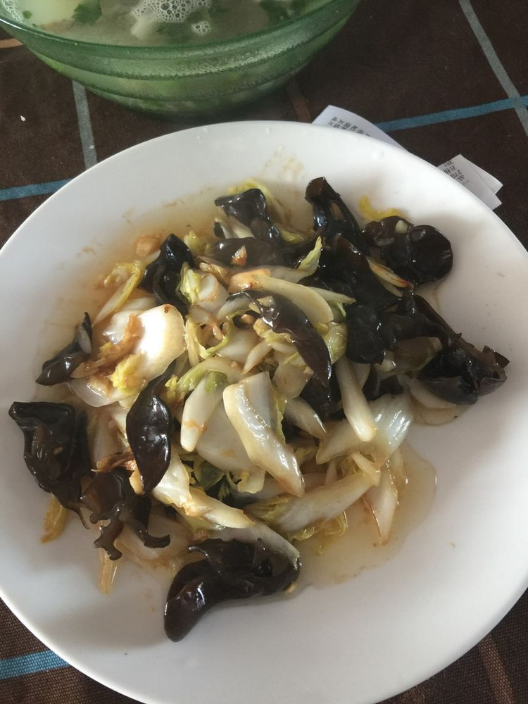 木耳炒娃娃菜的做法