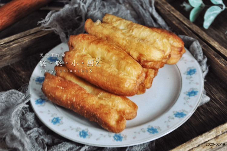 1个鸡蛋，300克面粉，在家做蓬松酥脆小油条的做法