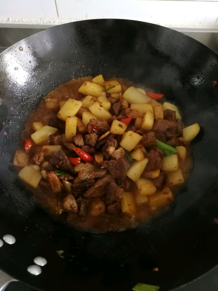 红烧牛肉土豆的做法