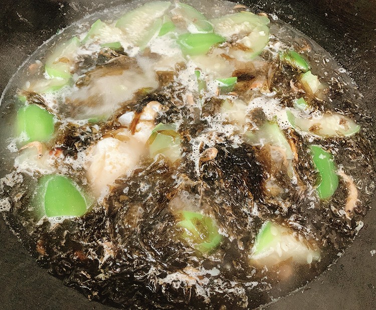 丝瓜紫菜煎蛋汤的做法