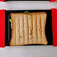 三分钟就能搞定的微波炉版芝士肉松三明治的做法图解10