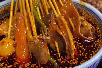 让你流口水的麻辣钵钵鸡来咯！荤素搭配，味道巴适！