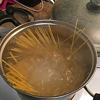 奶油蘑菇培根意面的做法图解1