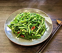 鲜辣的素炒韭菜苔的做法