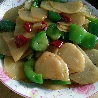 菜椒炒土豆片