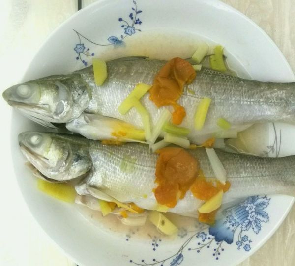 清蒸梅汁芦笋鱼