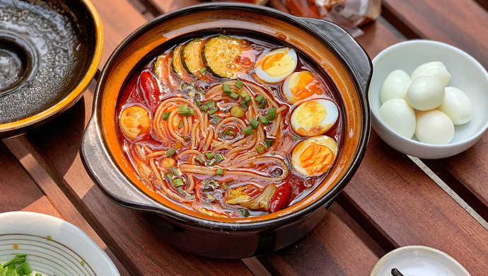 重庆火锅米线#餐桌上的春日限定