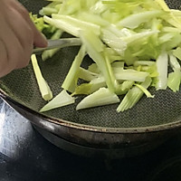 清炒芹菜的做法图解2