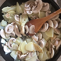 夏日清爽菜-口蘑土豆烩鸡片的做法图解4