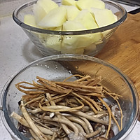 ～清炖排骨 味极鲜的茶树菇党参排骨汤 ～的做法图解4