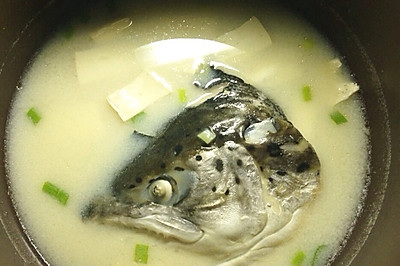 奶白三文鱼头汤